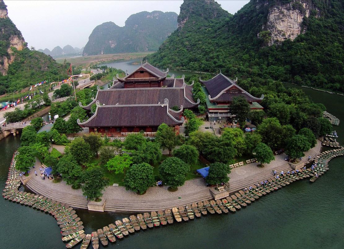 FULL DAY GROUP TOUR: HANOI - BAI DINH - TRANG AN