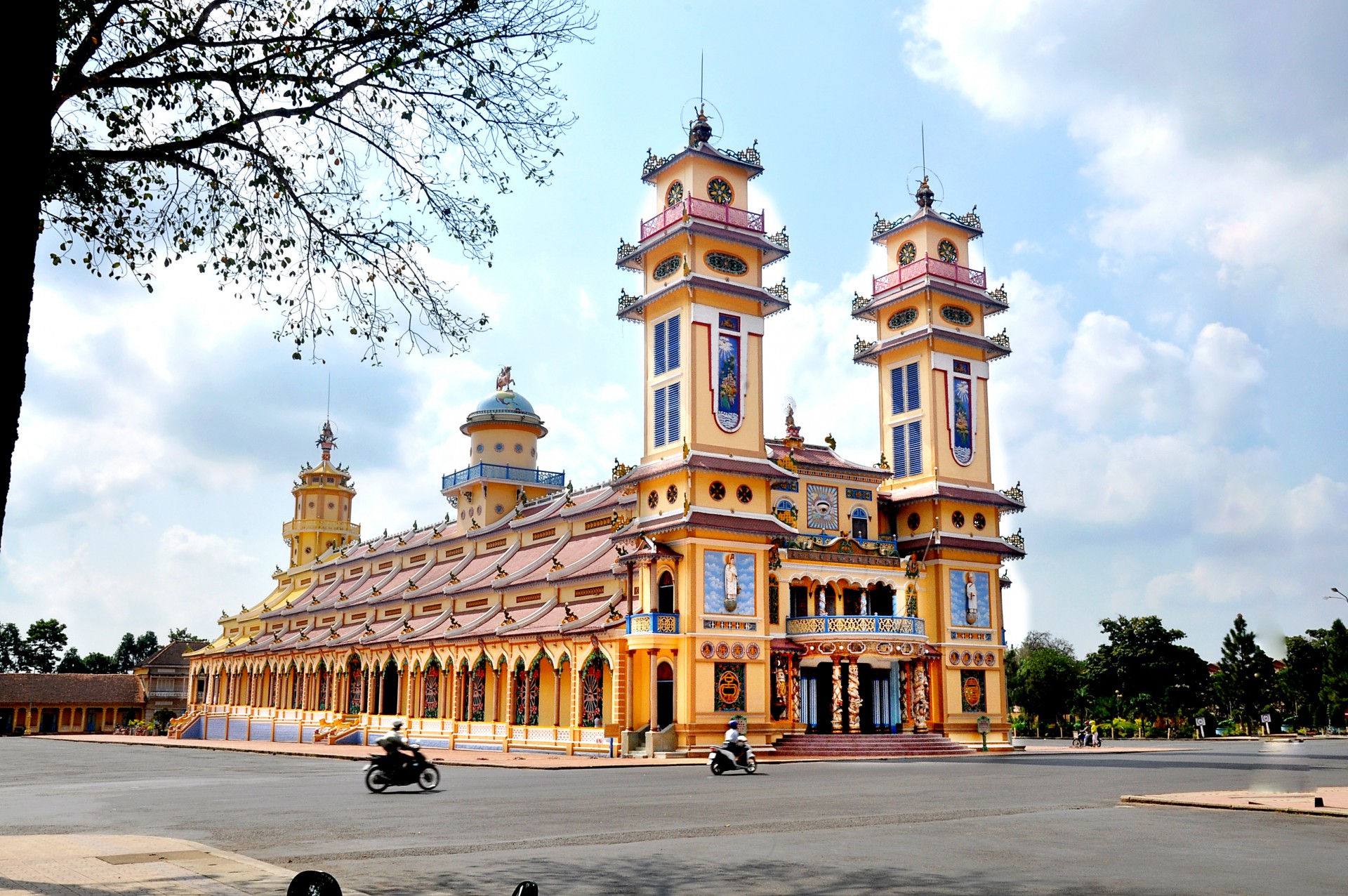 Cao Dai temple1