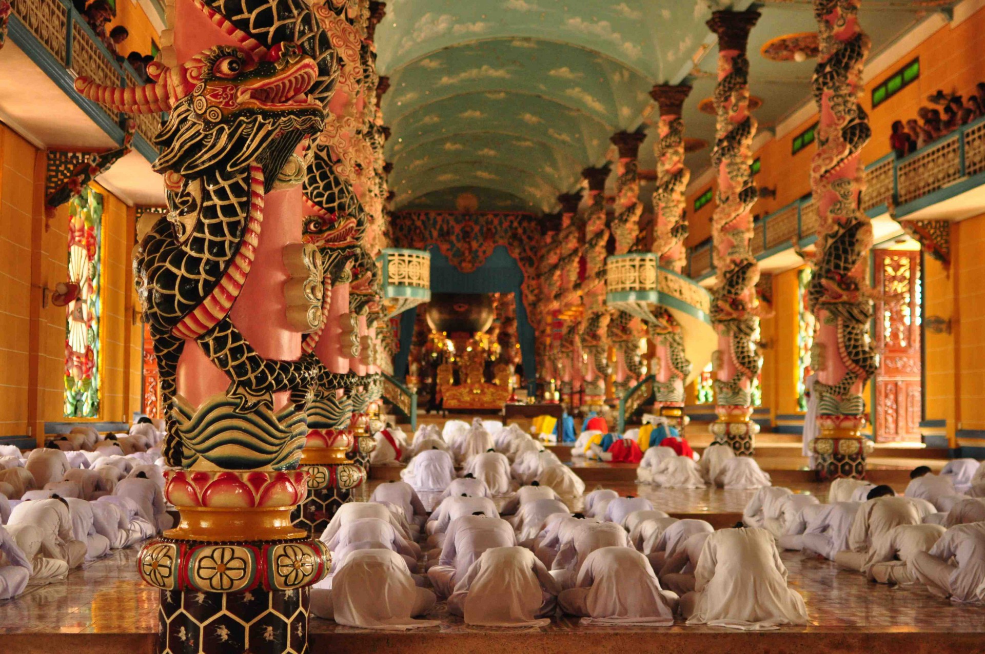 FULL DAY GROUP TOUR: SAIGON - CAO DAI TEMPLE & CU CHI TUNNELS