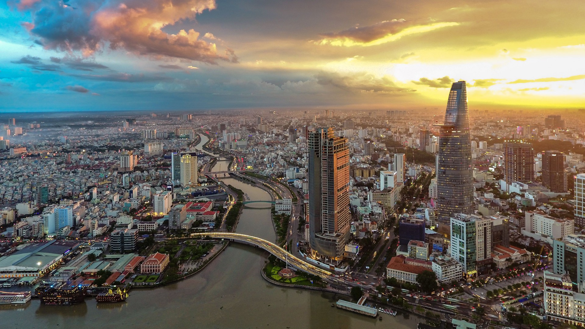 FULL DAY GROUP TOUR: HO CHI MINH CITY TOUR